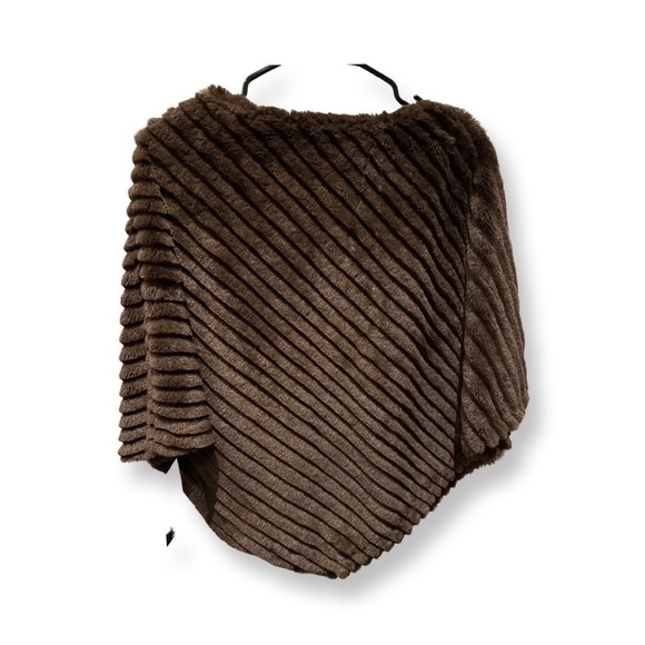 Black rivet chocolate brown shawl shrug cover up cape faux fur size small - Picture 12 of 13